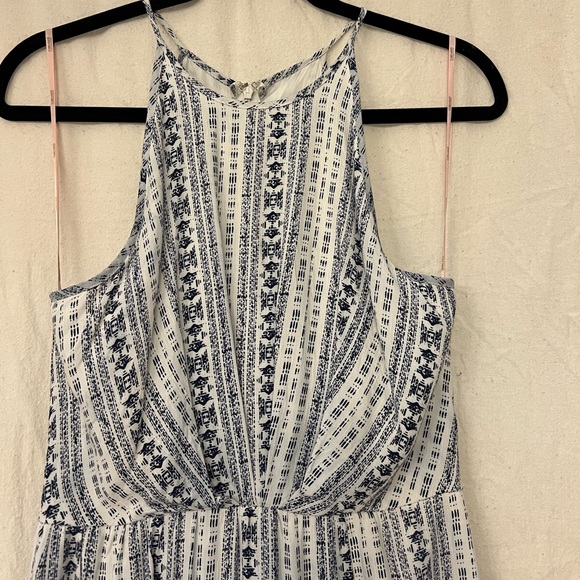 Forever 21 White and Blue Maxi Dress - Picture 2 of 9